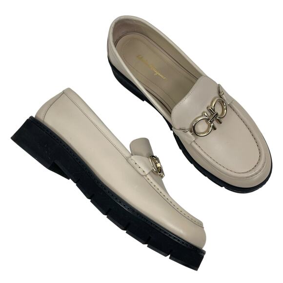 Salvatore Ferragamo Gancini Lug Sole Leather Loafers Beige Size 8.5C - Picture 2 of 16